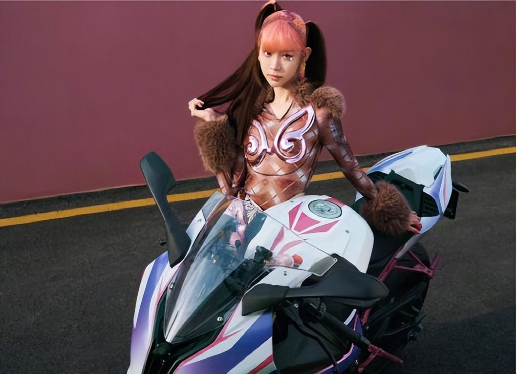 痞幼恋上50岁大叔，大叔比痞幼妈妈还大4岁？