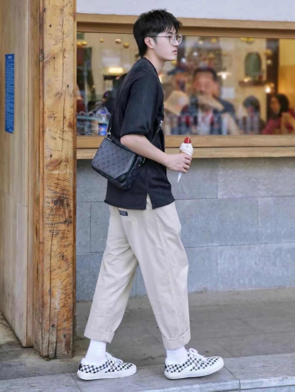 值得买的lv包男款,lv值得买的男士斜挎包推荐