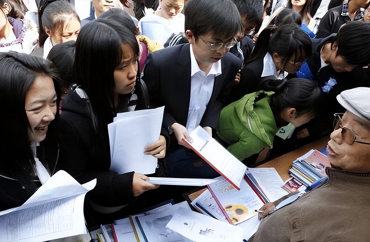 大学里的班干部毕业后有什么优势,上了大学才知道哪些证书该不该考