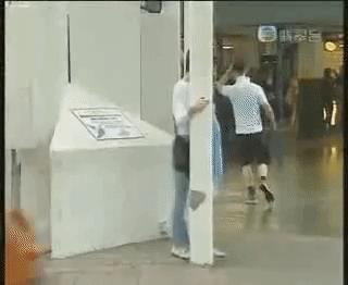 一天丢1.8万亿！今天全港人都被他坑了