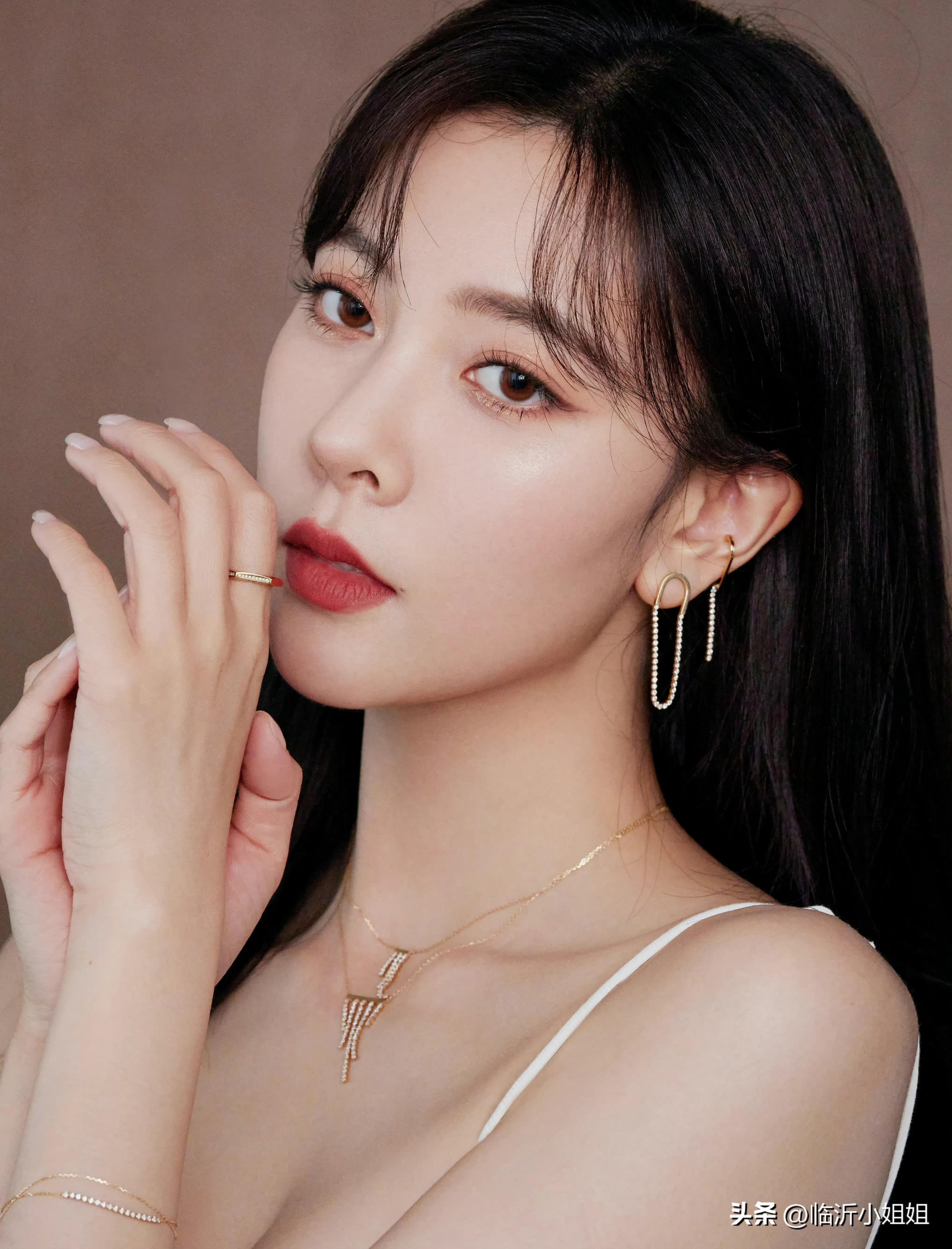 宋妍霏居家氛围感写真,宋妍霏时髦靓丽写真图片