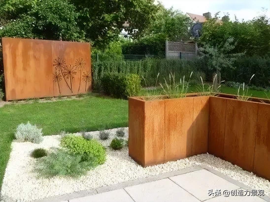 越“锈”越惹人爱的耐候钢，在庭院造景中也被广泛应用着