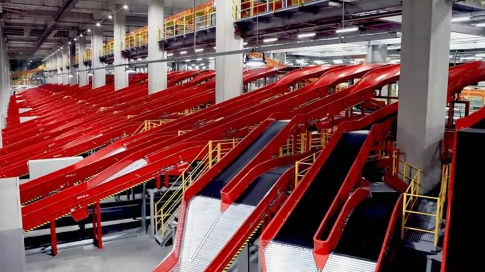 疫情中躺平的韩国物流司机大*工罢**惊动总统投身美国供应链同盟