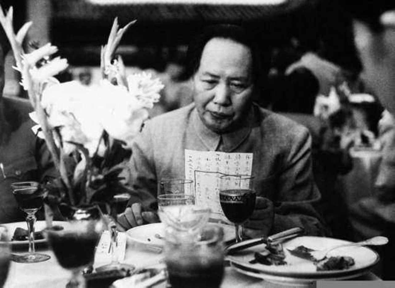 1976年毛主席逝世前,曾交代张玉凤:你要时常到我的坟上看望