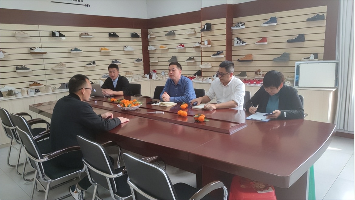 助力乡村振兴引领返乡创业,创新创业扶贫助农