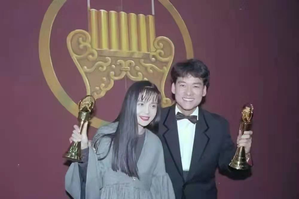 难以超越的十大港台歌手,盘点香港乐坛十大殿堂级歌手