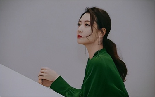 京城四美*冰白**：献媚成龙获杨受成独宠，下嫁男模却遭郑元畅*爱夺**