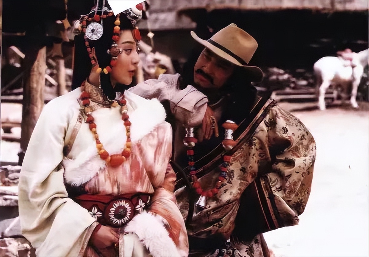 人最顶级的聪明是坚持做一个傻子,尘埃落定的人