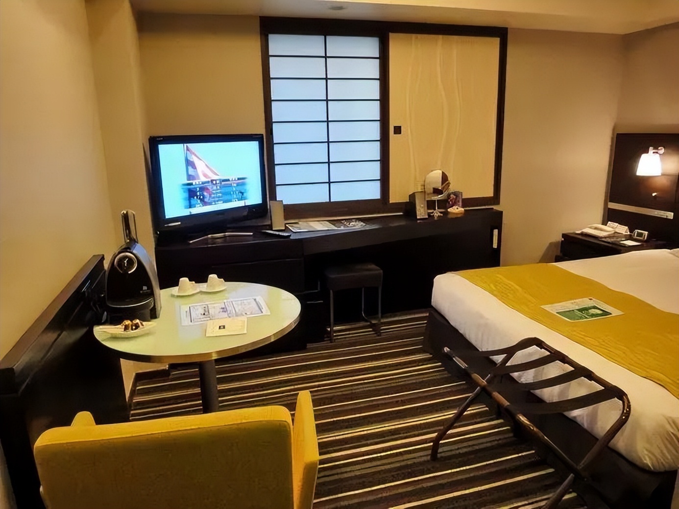 日本放开新冠防控后怎么样了,日本放开疫情管控后果怎样了