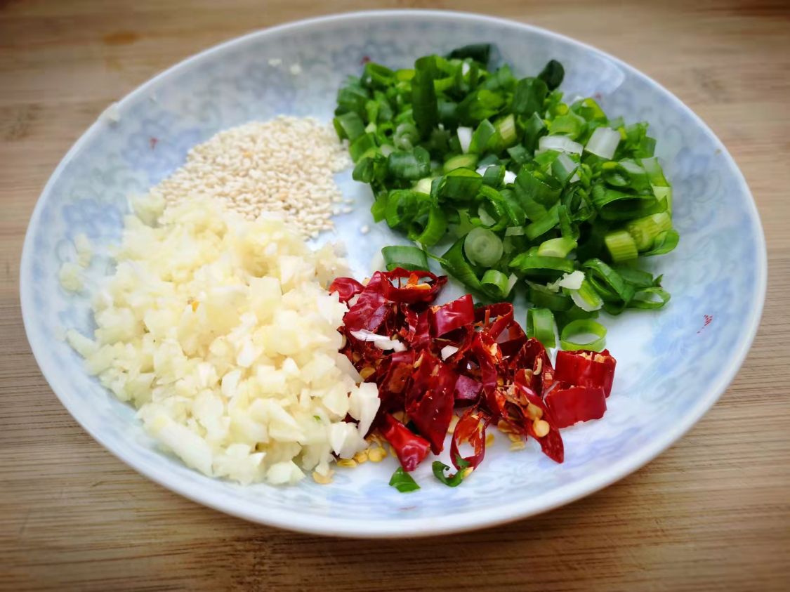 阳春三月必吃的野菜,阳春三月野菜成餐桌新宠
