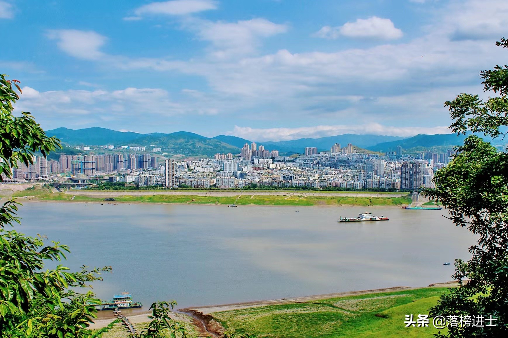 重庆丰都县鬼城位于哪里,重庆丰都看完鬼城后还有什么景点