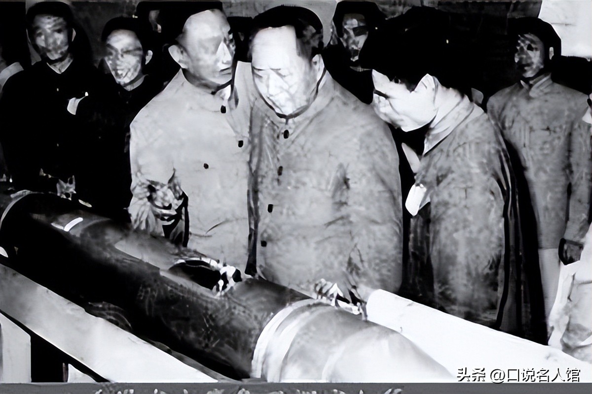 1954年，留美中国夫妇频繁寄包裹到北京，打开一看：国际“机密”