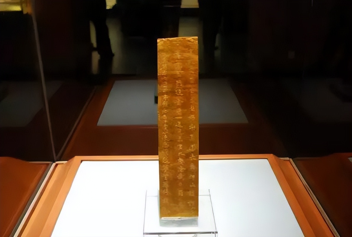 河南村民挖出国宝价值,老农山上捡到金片上交国宝