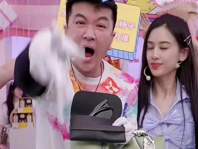 “富人赚乞丐的钱”，这5位明星生动地诠释：穷人越穷，富人越富