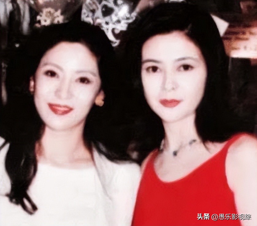 向华强夫妇包机回杭州，相互拍照秀恩爱，郭碧婷儿子正脸首曝光