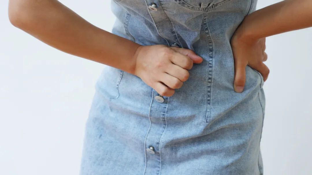 腹痛的表现症状有哪些,引起腹痛的原因以及鉴别