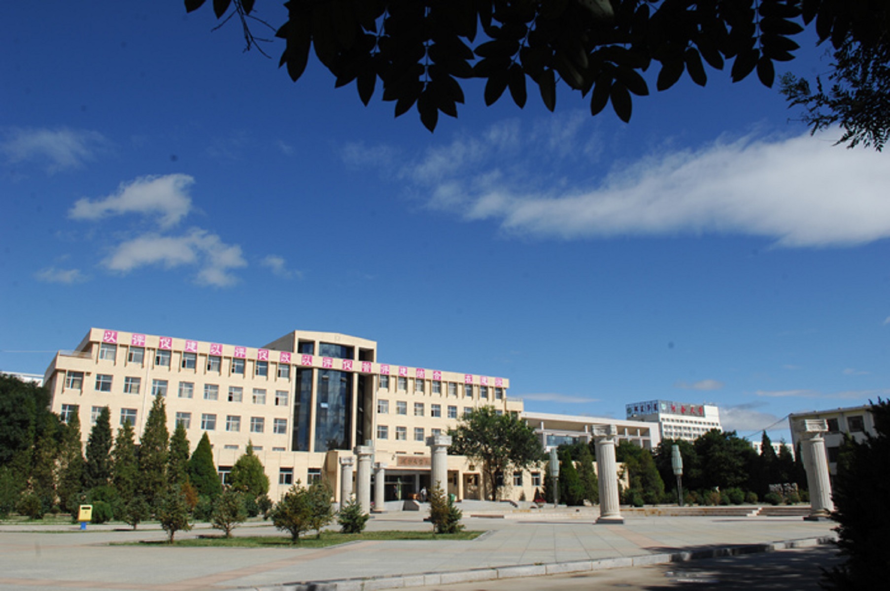 河套学院和内蒙古民族大学哪个好,内蒙古河套学院是本科学院吗