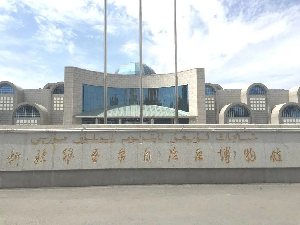 这条惊艳奇绝的公路,行走在天山脊梁上的最美景观公路