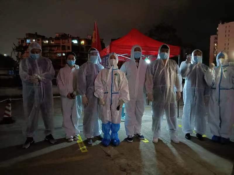 不忘初心坚守疫情防控,初心不改巾帼志愿者坚守战役前线