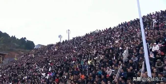 中国7-12岁儿童足球比赛视频,贵州村超足球震撼场面