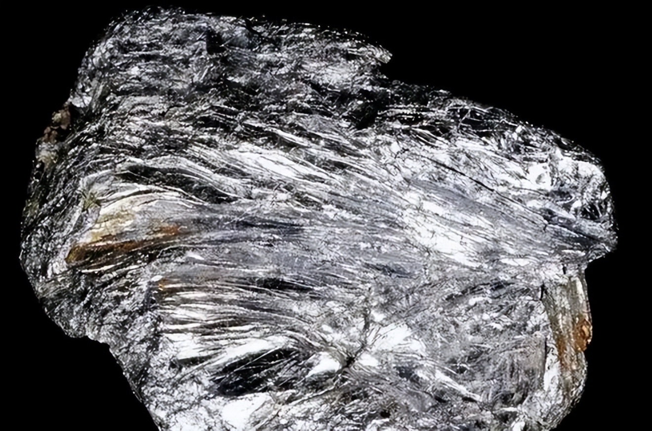 铼与航空发动机,金属铼可用于生产飞机的发动机