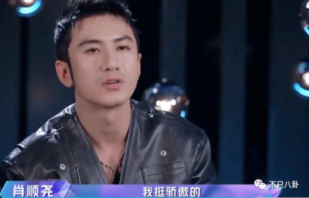 好甜，她嫁给自己的漫画主人公啦