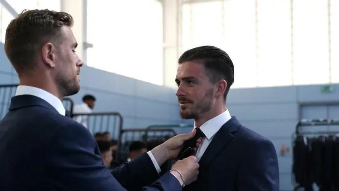 华尔街之狼穿着两千美元的西装,穿最靓的西装做最靓的仔