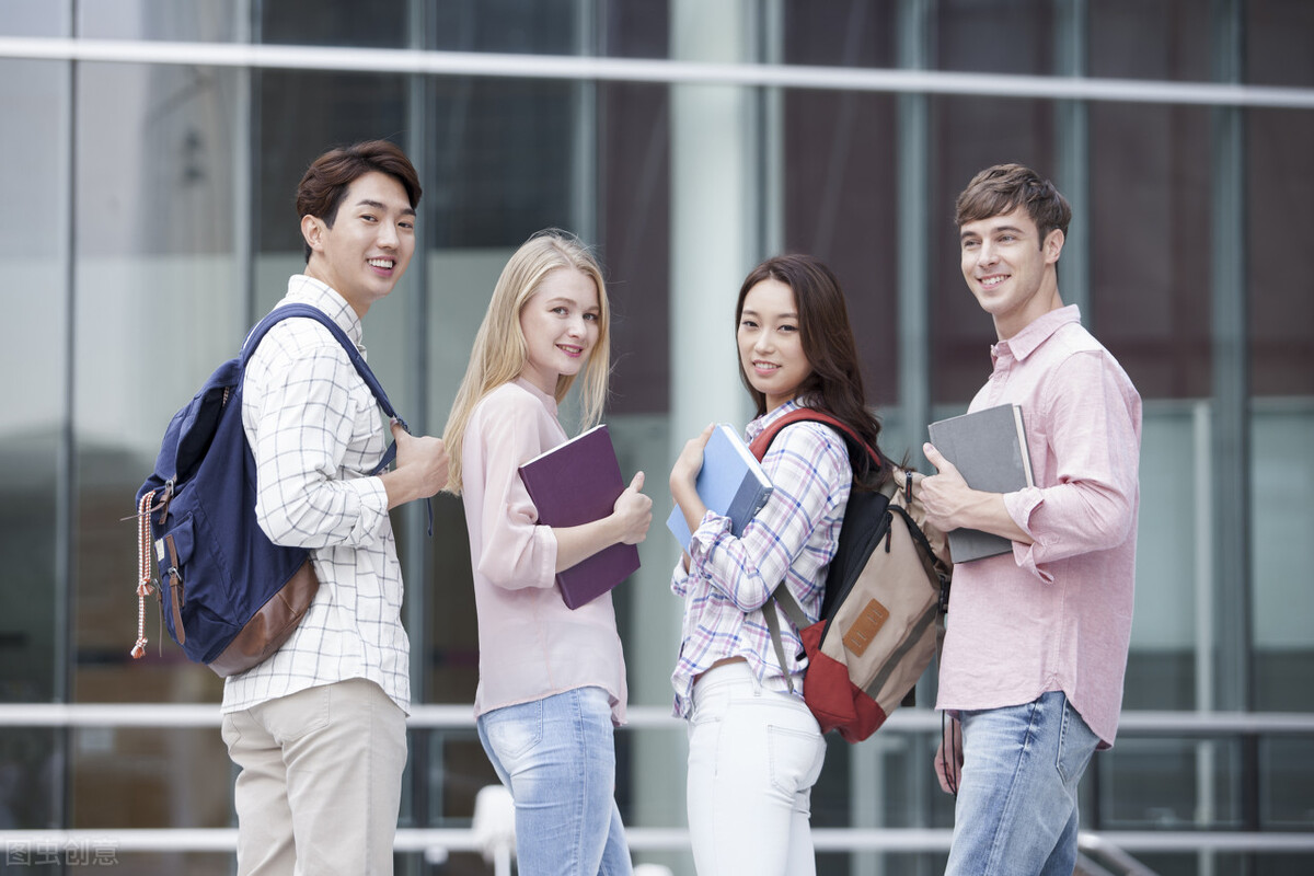 大一新生一般加入几个社团比较好,大学加入社团需要注意什么