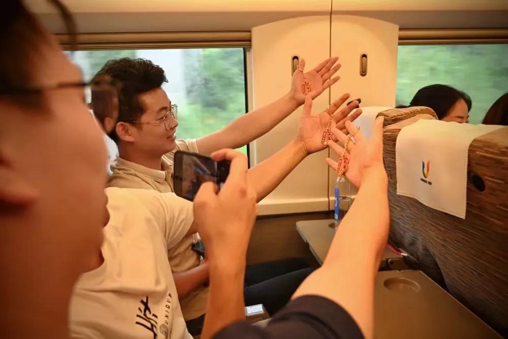 女作家苏小懒因被提醒“管好小孩”投诉，不是所有的孩子都是哪吒