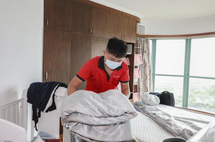 衣服怎么打包最快最有效,一招教你简单打包衣服非常实用