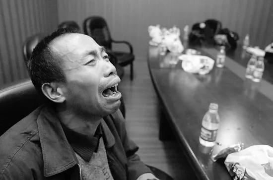 丈夫拒绝剖腹产妻子难产去世,老公拒绝剖腹产导致妻子孩子死亡