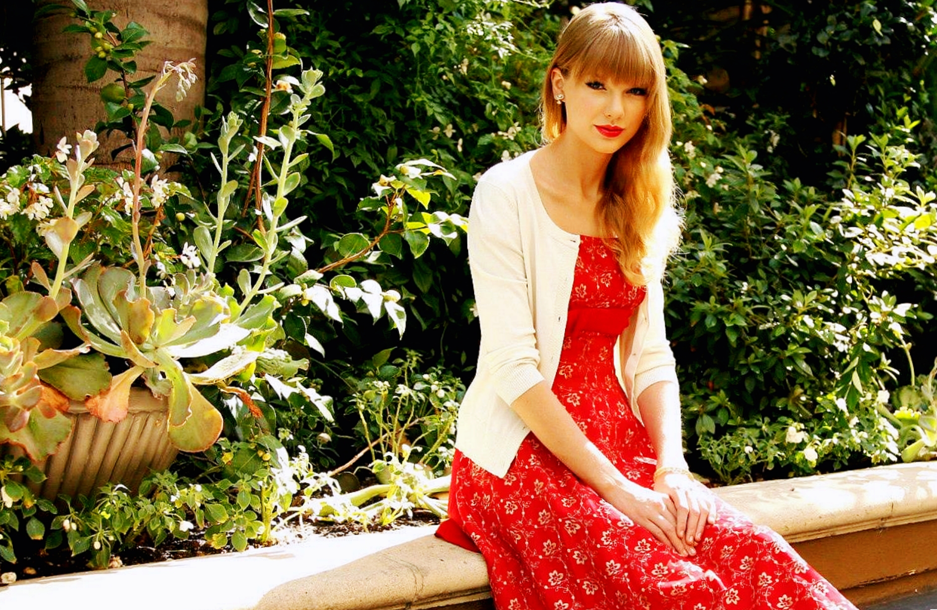 泰勒斯威夫特大头照 (泰勒斯威夫特写真微笑)