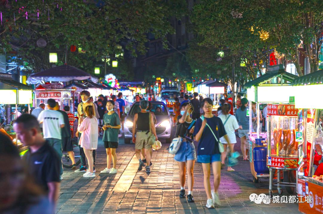 初秋城市漫游指南！都江堰8大爆款夜游地全在这里，吹河风尝美食get暴走两万步的畅快~