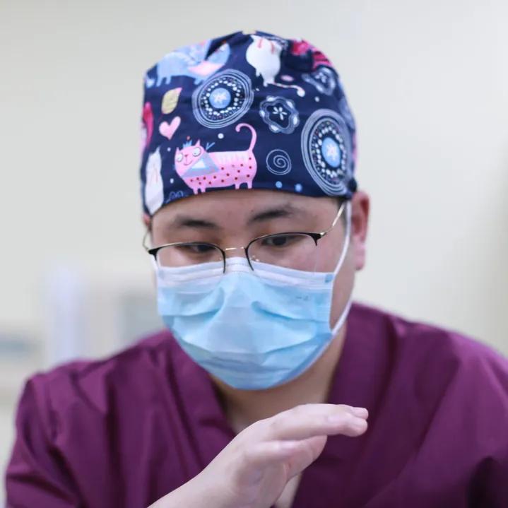 下眼皮下垂松弛如何紧致,60岁上眼皮松弛下垂可以手术割吗