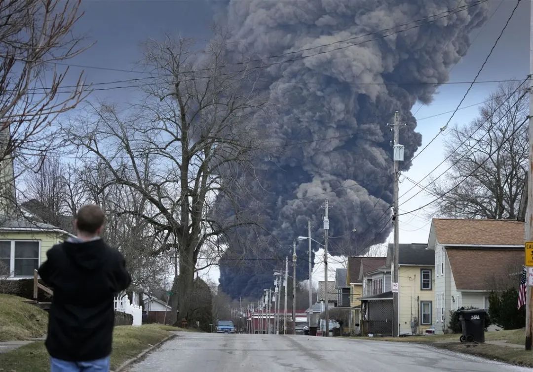 100英里外出现死亡!俄亥俄州氯乙烯事故,是美国版切尔诺贝利?