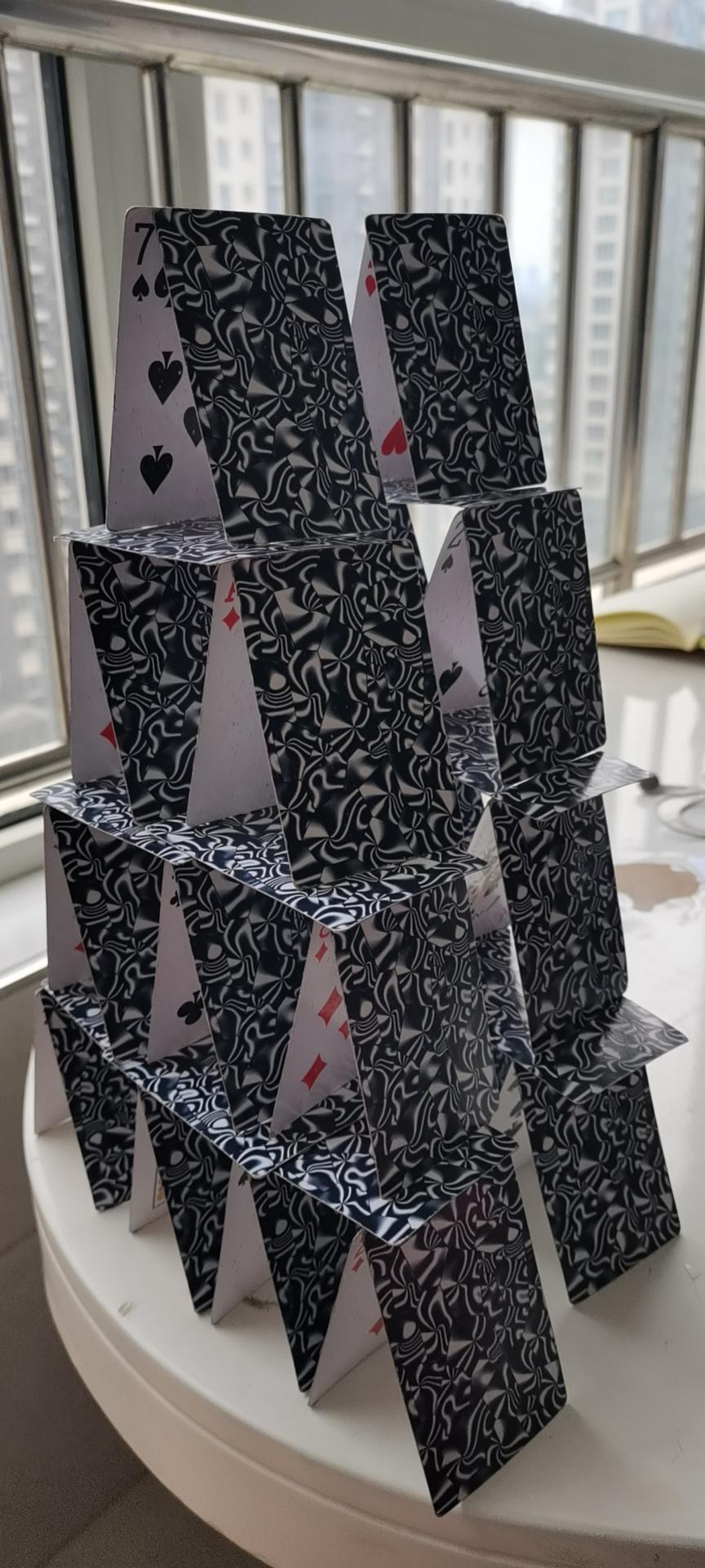 5岁男孩玩游戏输了哭,小孩玩扑克牌输了就挨打