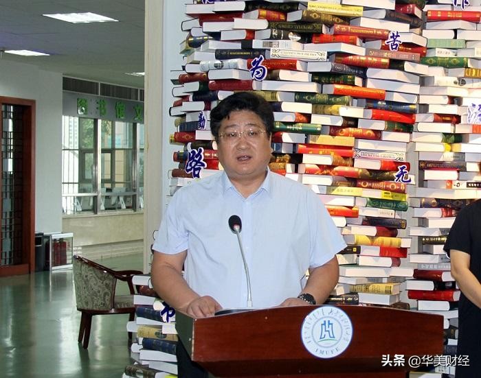 上市公司董事长总经理同时调离,上市公司董事长和总经理辞职