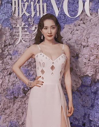 童瑶时尚芭莎红毯,杨幂惊艳亮相嘉人超级盛典红毯