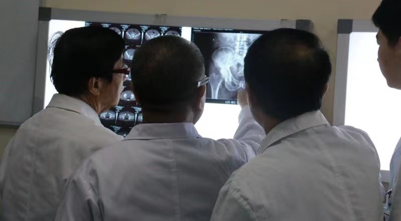 47岁坏死患者自述，迷信偏方吃癞蛤蟆，最终离婚，让专家心疼落泪