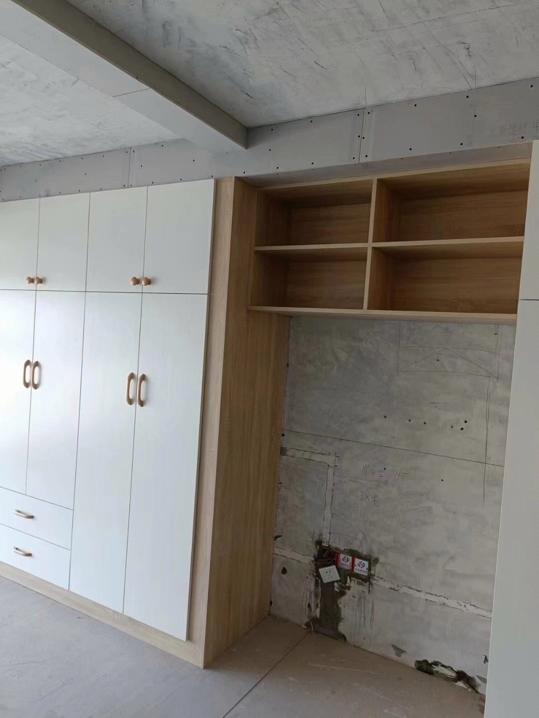 衣柜后面的墙壁要不要刮石膏,衣柜后面要不要刮腻子