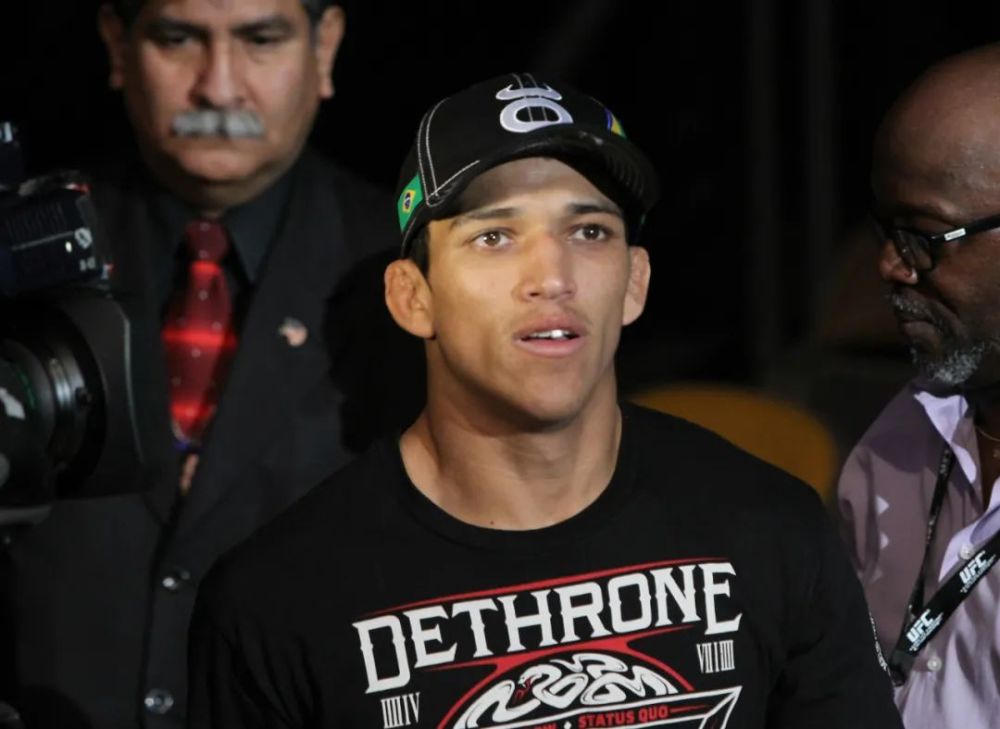 从抑郁症少年到ufc冠军,奥利维拉是ufc最强柔术吗