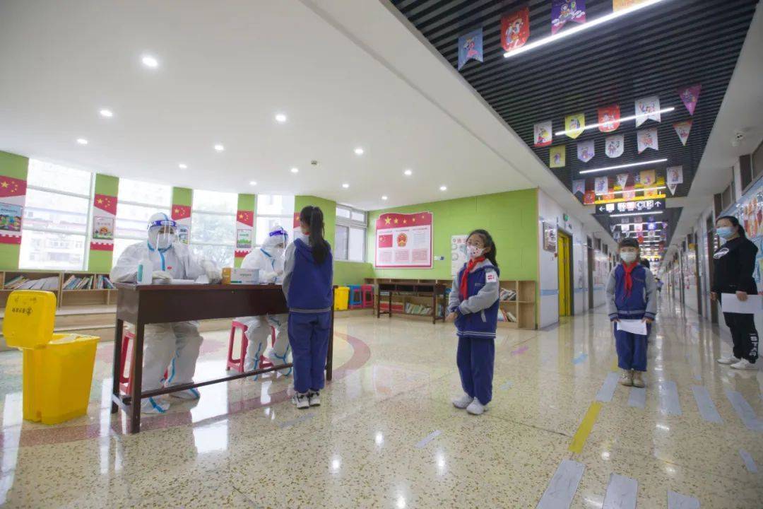 核酸检测员真实工作,核酸检测员日薪不足一千