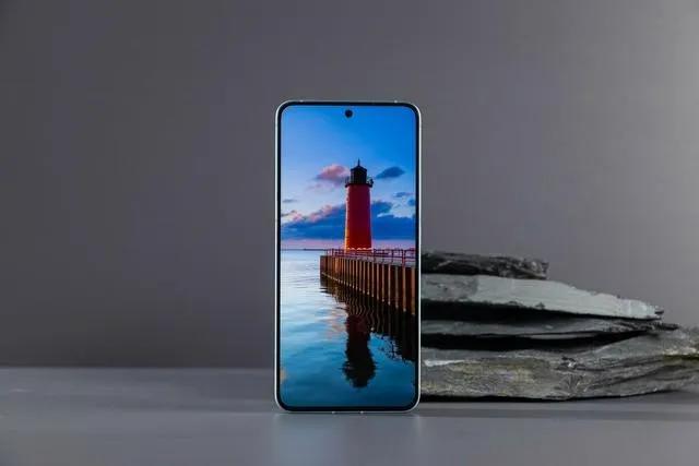 2024年旗舰手机普及卫星通信,中兴全球最快千兆手机