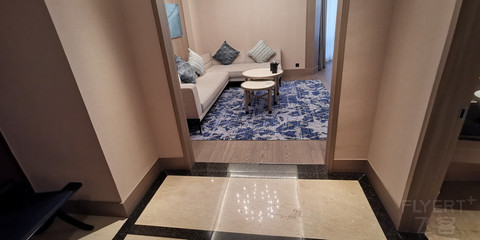 南宁鑫伟万豪酒店离南宁站多远,南宁鑫伟万豪酒店房间内容