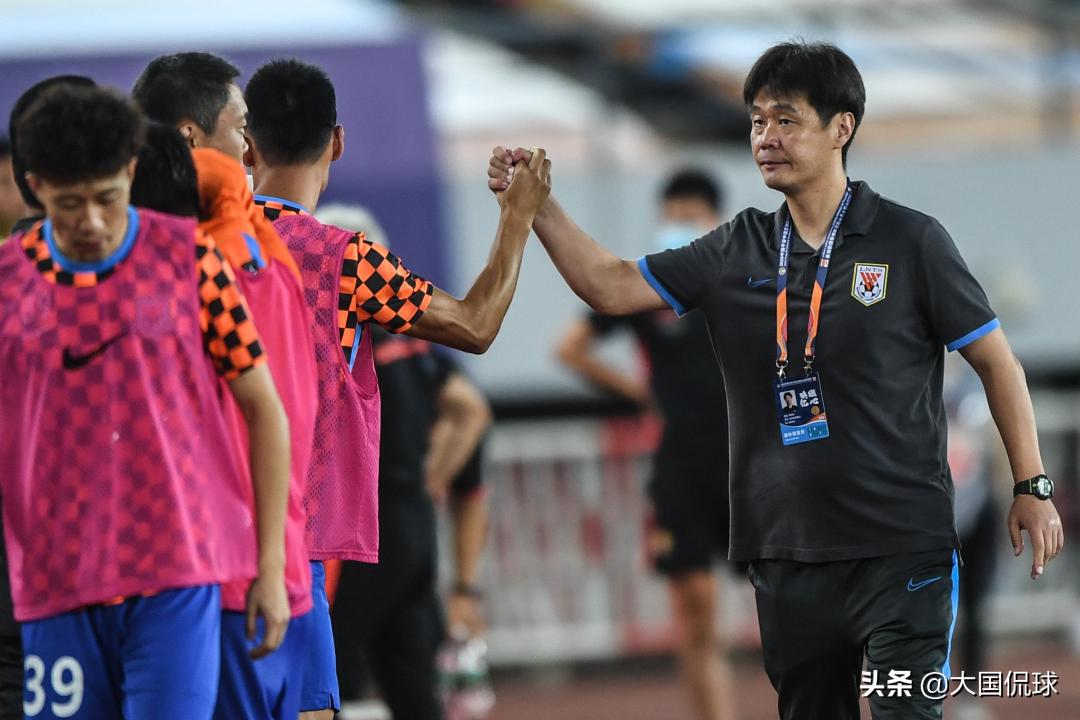 官宣李霄鹏出任武汉卓尔主教练,李霄鹏国足52人集训名单公布