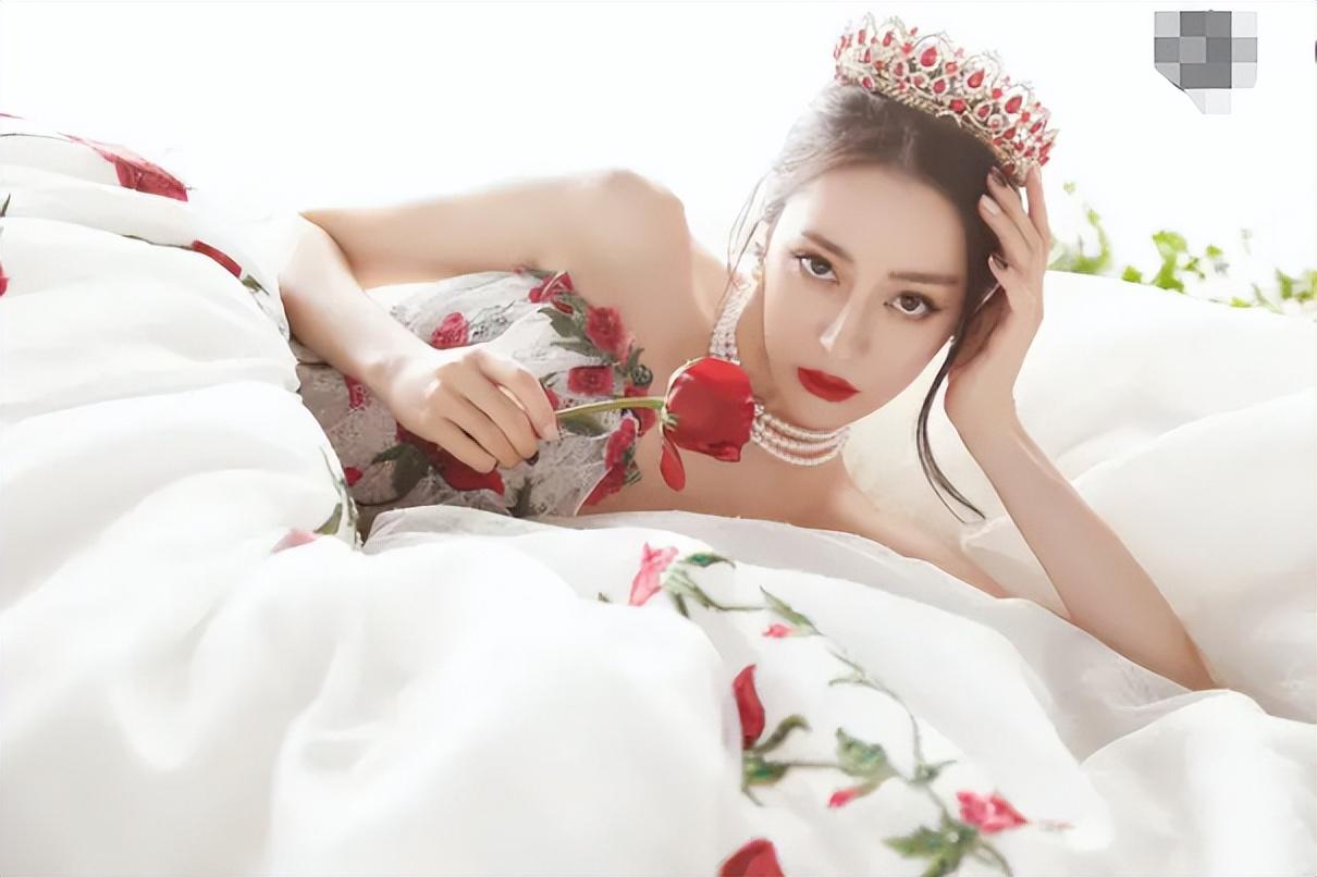 唐嫣用万元手机壳引巨大争议,唐嫣用4万块钱买一个手机壳