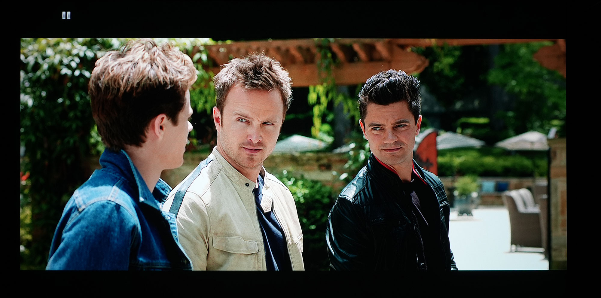 爱普生tz3000和明基4550,同价位投影仪和显示器