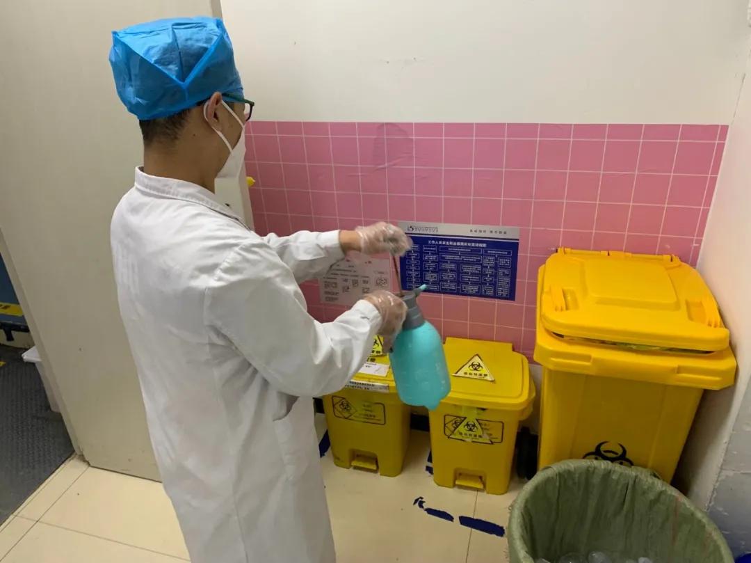 疫情之下所有在一线的医务人员,疫情下无陪护病房里的温暖