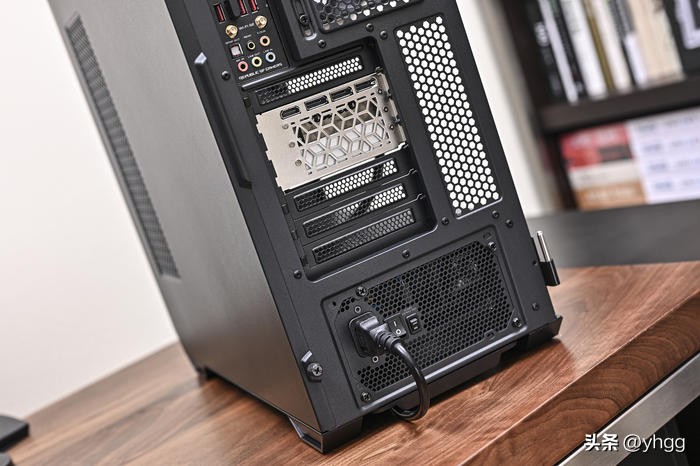 低调实用中塔——ROGZ690HERO+影驰4070Ti+银欣FARAB2装机展示