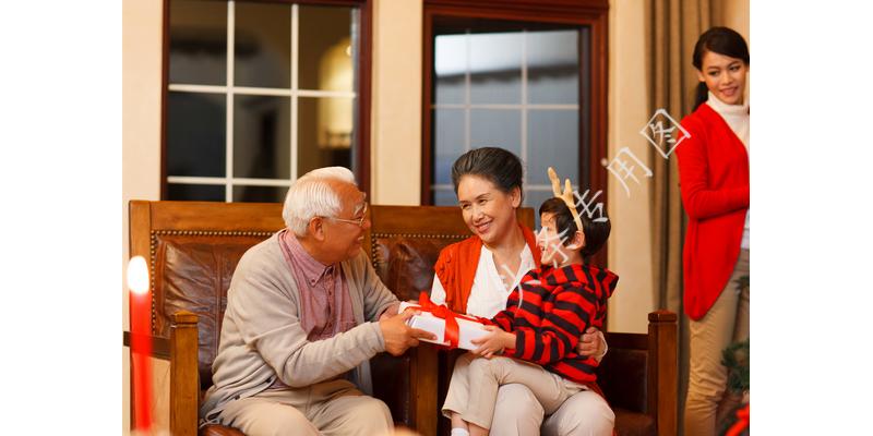 4岁女孩肚子疼被爸爸抱进急救室,12岁女孩肚子疼妈妈带去医院检查